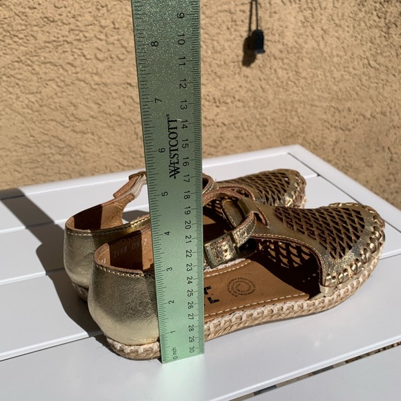 D’Arte Huarache metallic gold perforated espadrilles shoes size 24, US size 7 - Picture 7 of 16